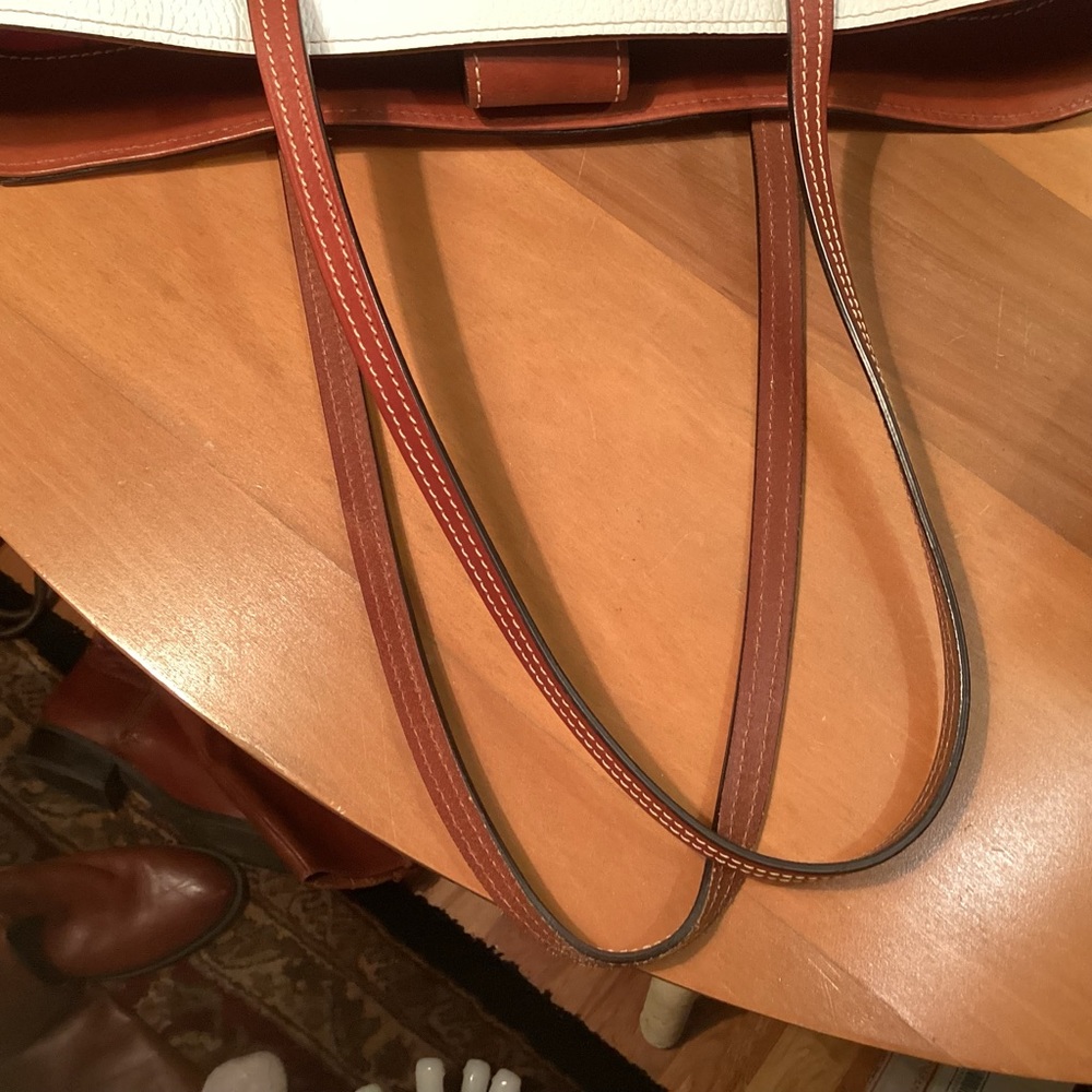 Dooney &  Bourke white leather large tote.  Exc. condition. - Picture 11 of 12